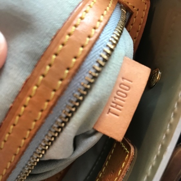 SALE! Louis Vuitton - Picture 6 of 16